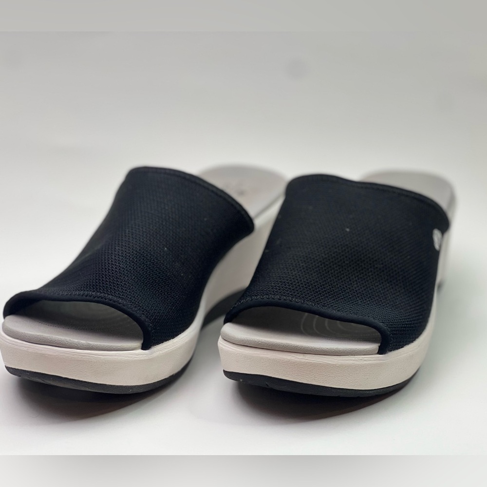 Clarks Sandals Women's 10 Wide Black Mesh Casual Slip On Comfort Wedge Slides